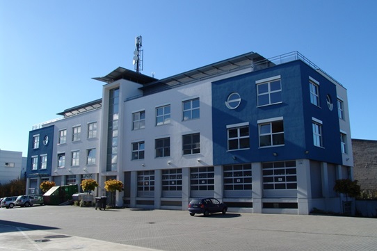 Schall Gewerbe Bürogebäude mit Lagerhalle